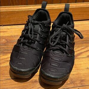 SIZE 9 NIKE AIR VAPORMAX PLUS - WOMENS
